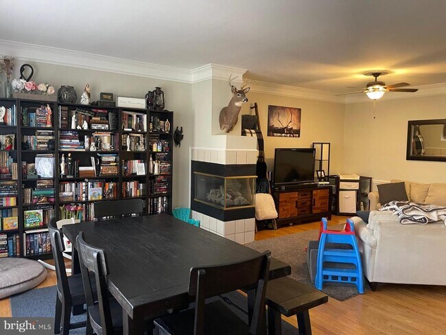 Building Photo - 4129 Trowbridge St