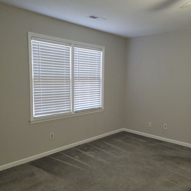 Building Photo - 3 br, 2.5 bath House - 14 Sorento Blvd.
