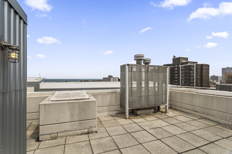 Rooftop - 1000 W Leland Ave