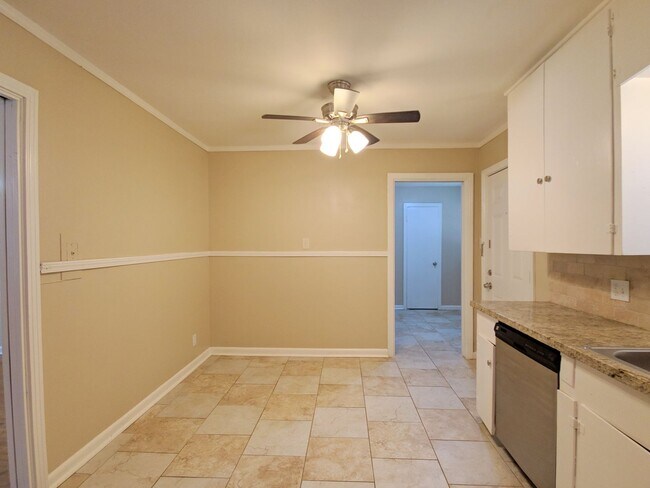 Building Photo - 1223 Shawnee St