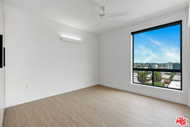 Building Photo - 3688 Overland Ave