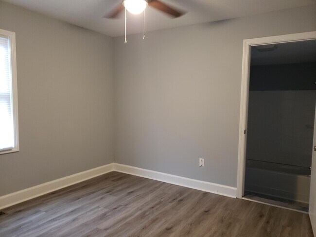 Building Photo - 810 Anarine Rd