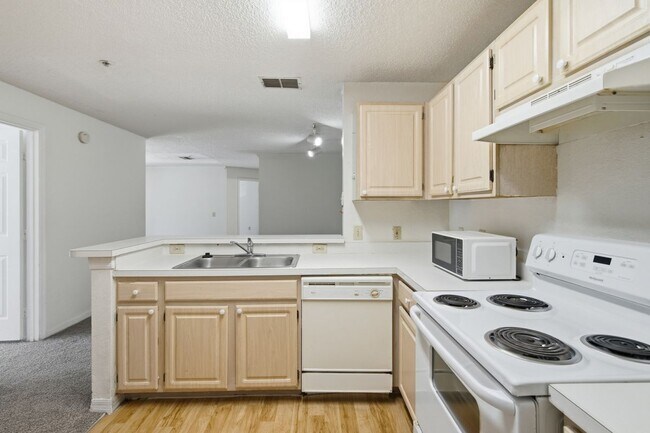 Building Photo - 4240 Summer Landing Dr