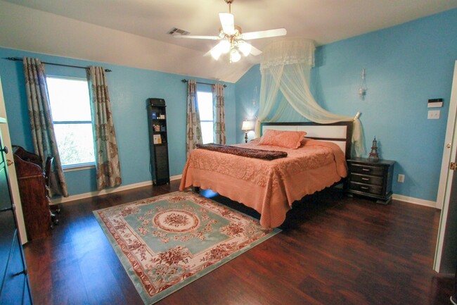 Building Photo - Stately 4-Bedroom, 3-Bath Home with Modern...