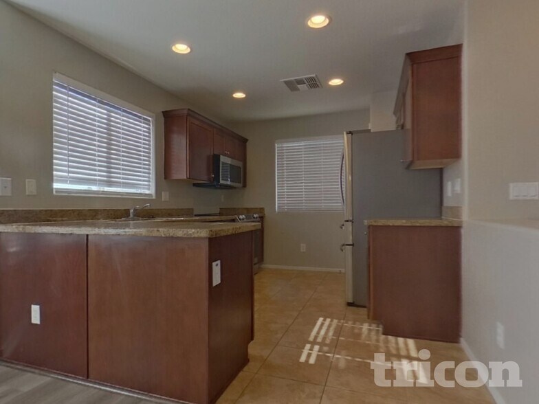 Building Photo - 25760 W Valley View Dr