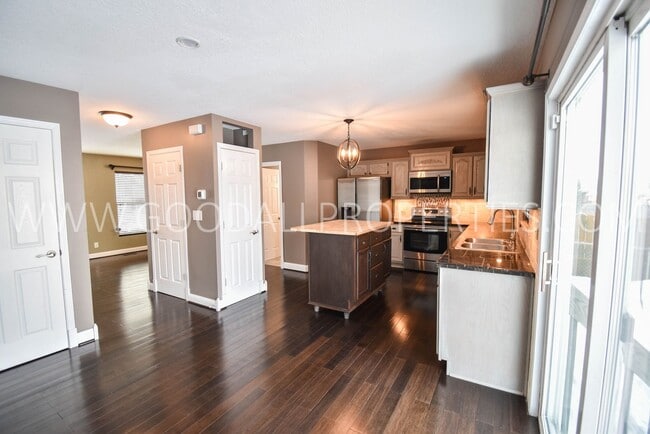 Building Photo - 4 Bedroom 3 Bath Home 3 Car Garage with large fenced in yard in Waukee