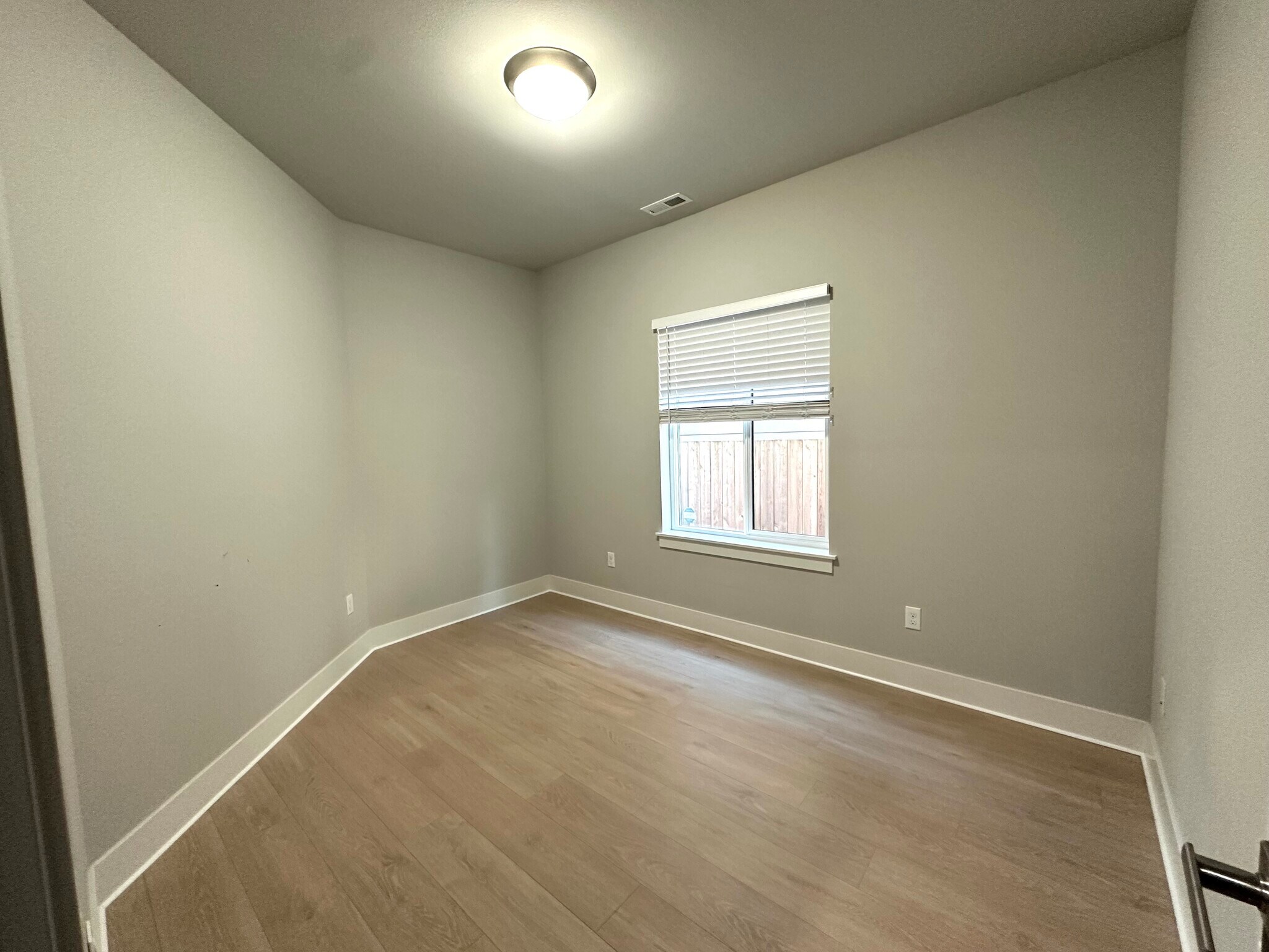Building Photo - 16808 1st Ave W