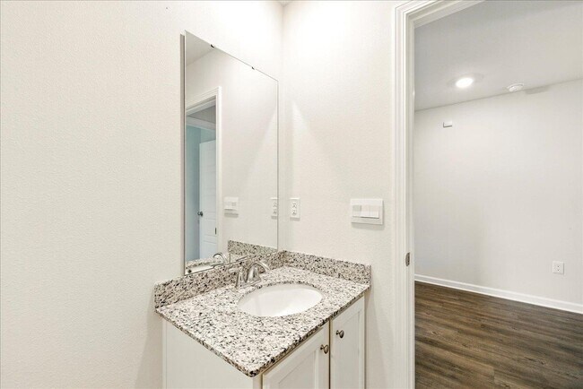 Building Photo - 18 E Sycamore Trl
