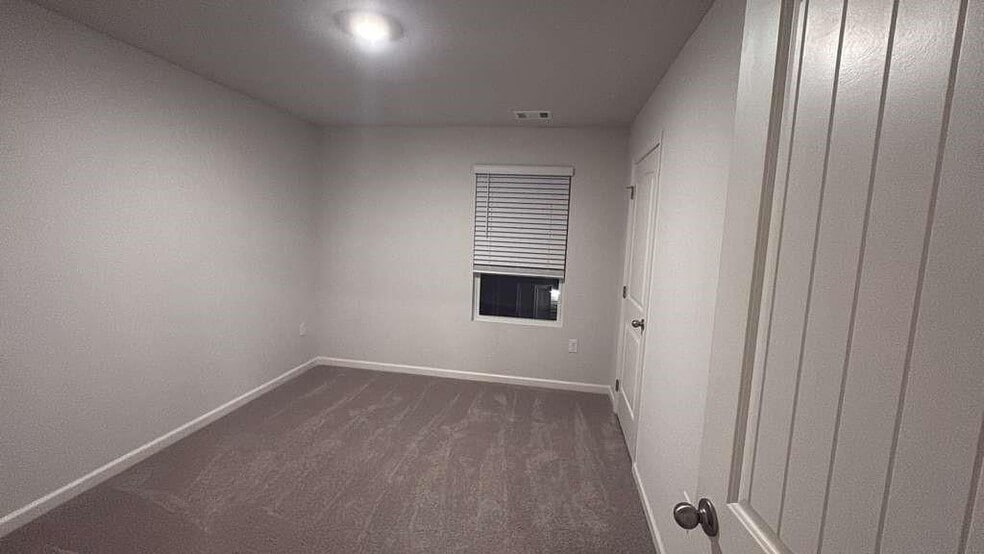 Building Photo - 2213 Blue Monarch Dr