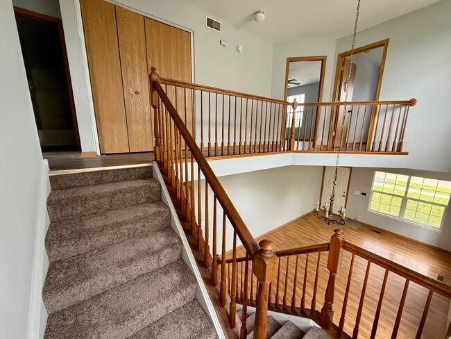 Building Photo - 2208 Rebecca Cir