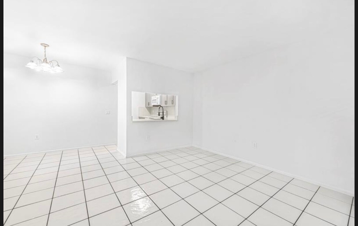 Living space - 10066 NW 6th St