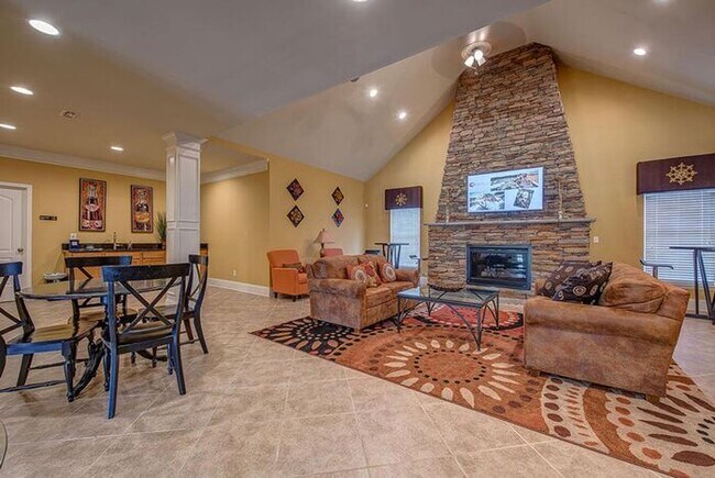 Building Photo - $500 Off First Month's Rent