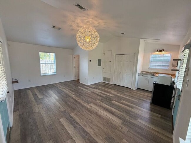 Building Photo - Pensacola - East Hill / Downtown - 4 bedro...
