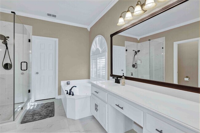 Building Photo - 7305 Oak Leaf Dr