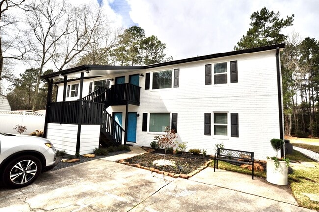 Building Photo - 2655 Fountain View St