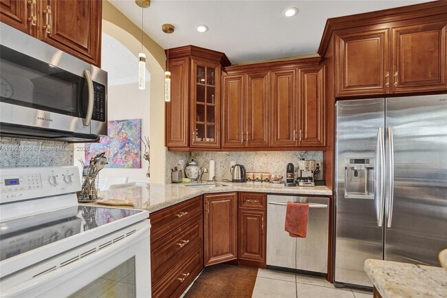 Building Photo - 330 SE 2nd St