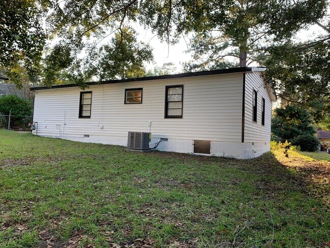 Building Photo - 324 Mays Ave