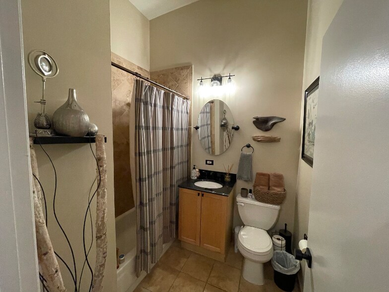 Building Photo - 1851 N Milwaukee Ave