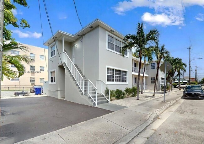 Building Photo - 200 SW 19th Ave