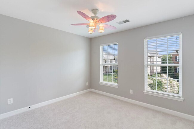 Building Photo - Spacious Home in Port Potomac