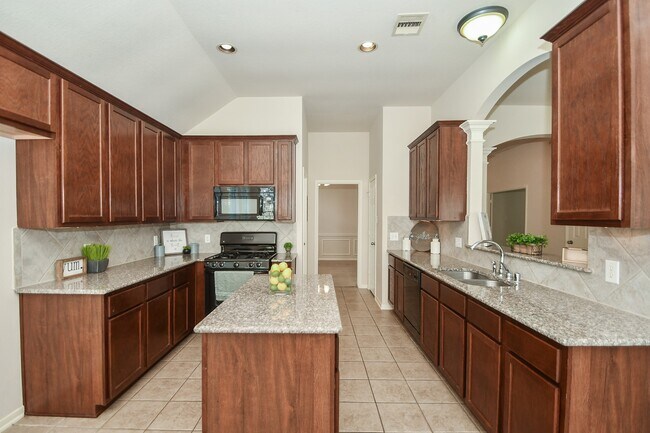Building Photo - 128 Emerald Loch Ln