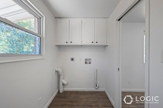 Building Photo - 615 15th St
