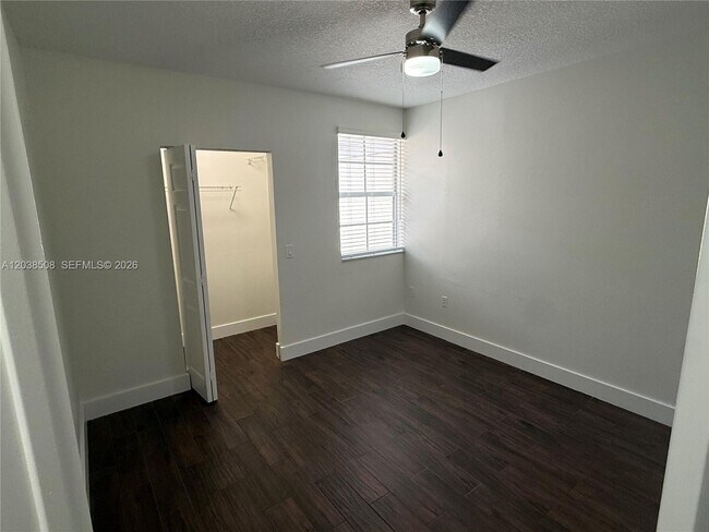 Building Photo - 2442 Centergate Dr