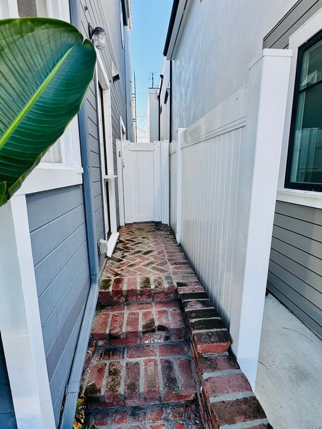 Building Photo - Two Bedroom Home for Rent on Naples Island