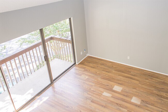 Building Photo - 12900 Walden Rd