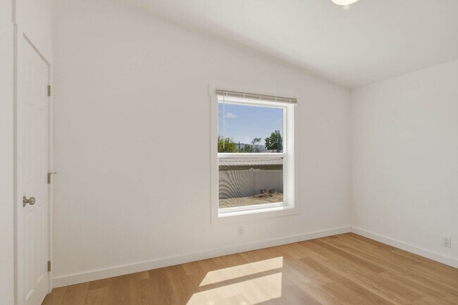 Building Photo - 3 Bedroom, 2 Bathroom Home