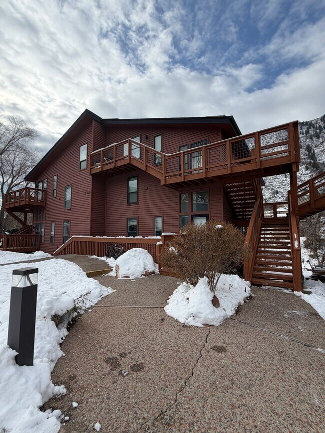 Building Photo - Furnished 2 Bedroom 1.5 Bath Condo on the Roaring Fork River