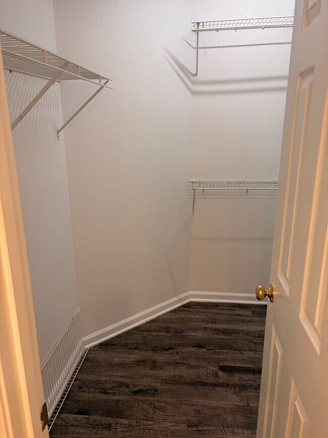 Building Photo - 4617 McClelland Dr