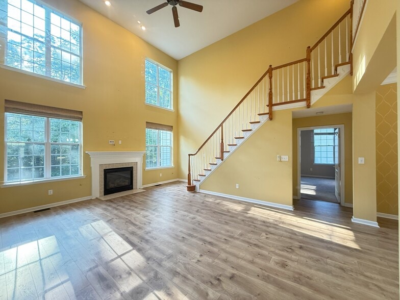 Building Photo - 3145 Pine Valley Way