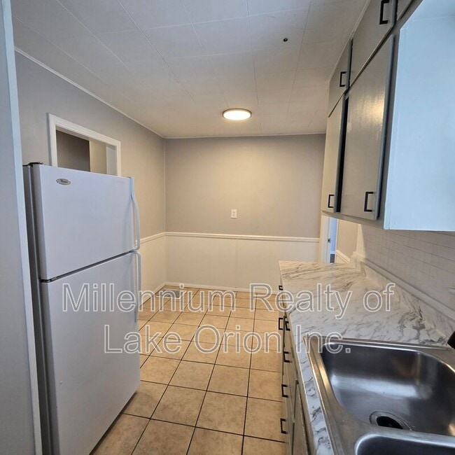 Building Photo - 715 Kenilworth Ave