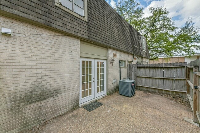 Building Photo - 815 S Ripple Creek Dr