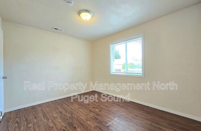 Building Photo - 1083 Alder Ave
