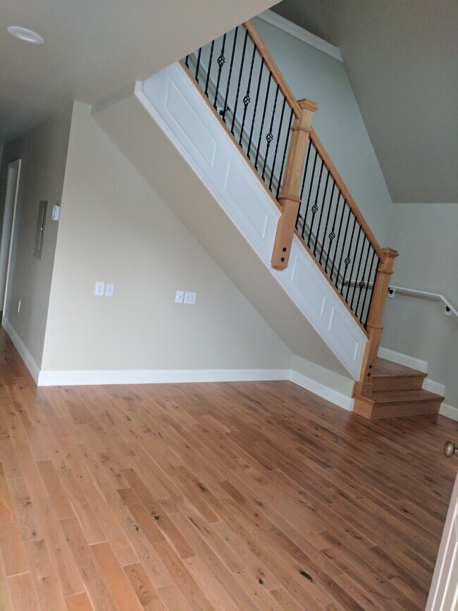 Building Photo - 417 Greenlodge St