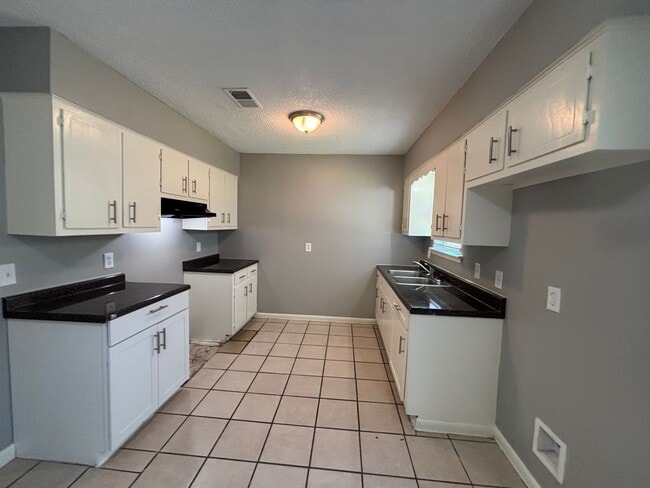 Building Photo - 5168 Corkwood Dr