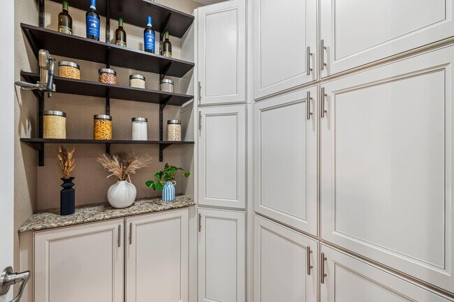 Building Photo - 10652 Ivanhoe Ln