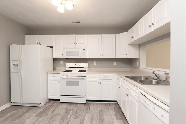 Building Photo - 2204 Lesner Crescent
