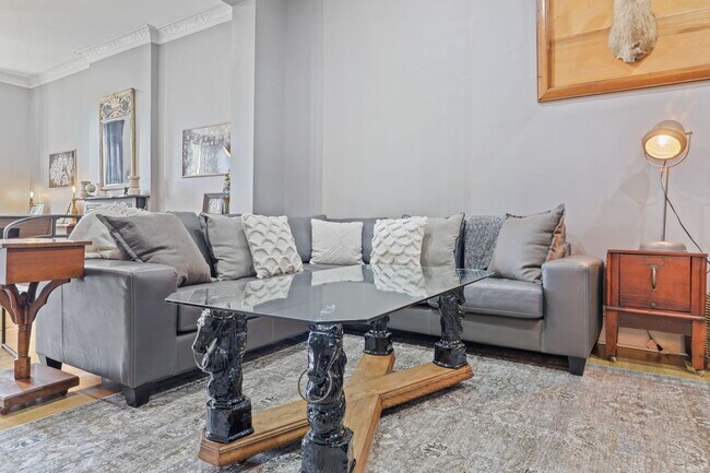 Building Photo - 550 E Town St