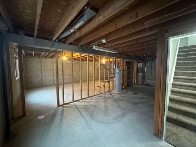 Building Photo - 6920 N Old Fort Dr