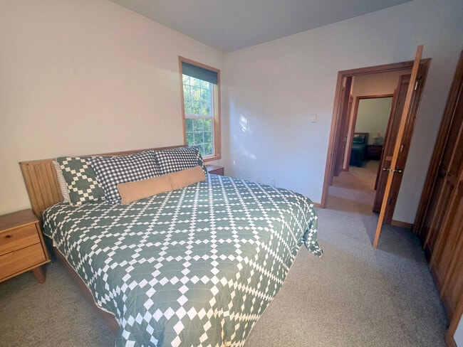 Building Photo - 8455 S Victoria Ave