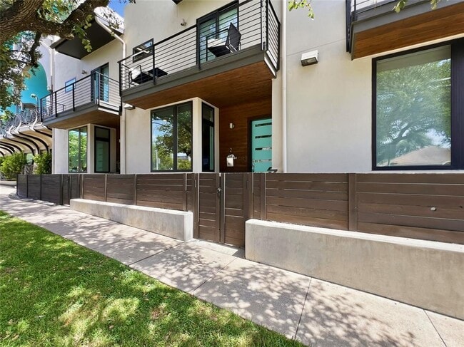 Building Photo - 2118 Brackenridge St