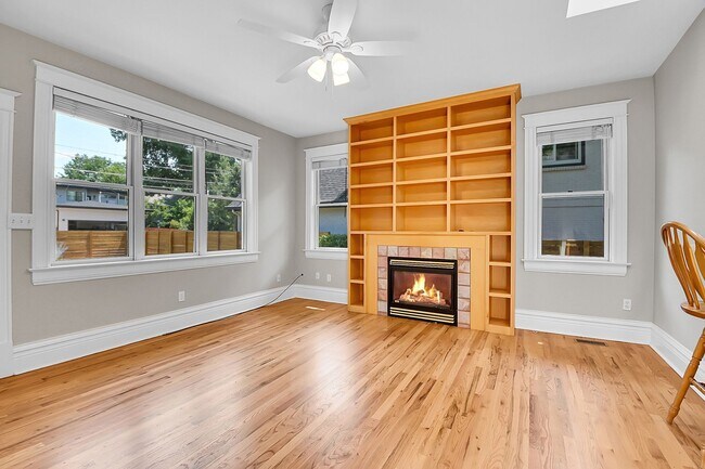 Building Photo - ONE block to OBSERVATORY PARK! great DU lo...