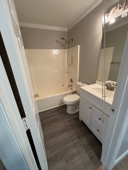 Building Photo - 5731 SW Acres Dr