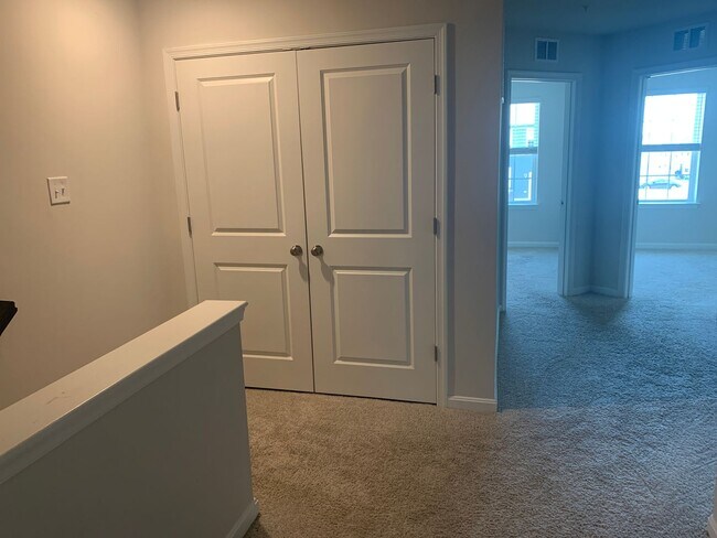 Building Photo - 125 Maple Run Dr