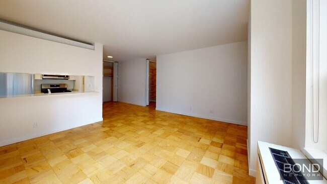 Building Photo - 247 W 87th St