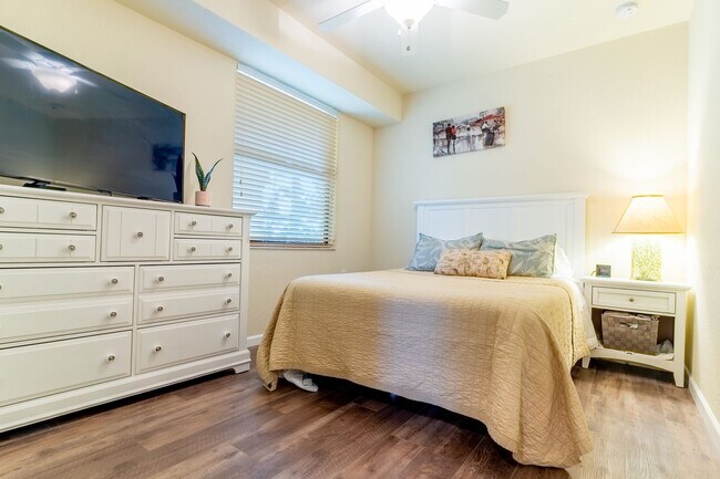 Building Photo - Furnished Annual -  2BR/2BA Second Floor c...