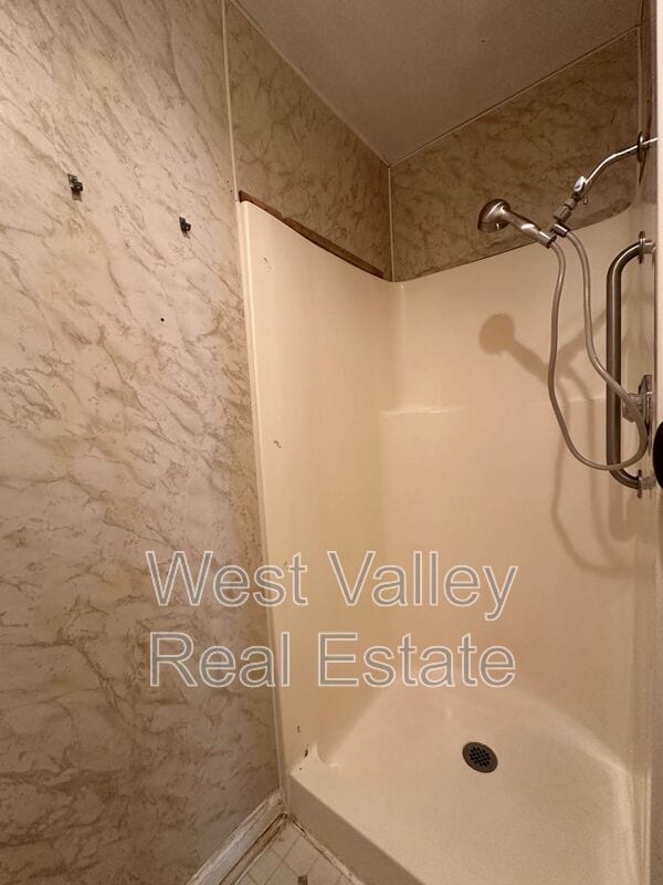 Building Photo - 521 Rose Ave